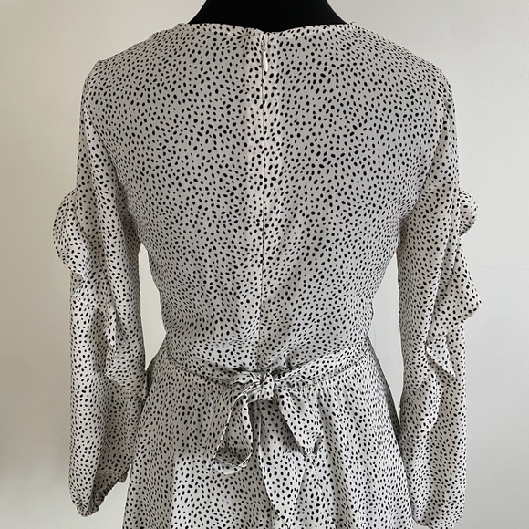 Classy Ruffled Romper - Picture 8 of 12